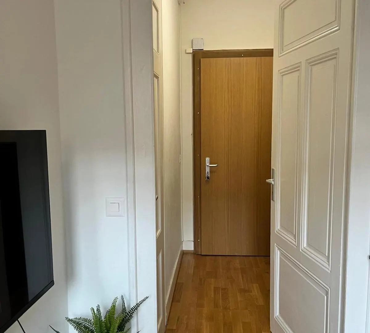 Private Room Geneva Eaux-Vives, 2 Min From The Lake İsviçre