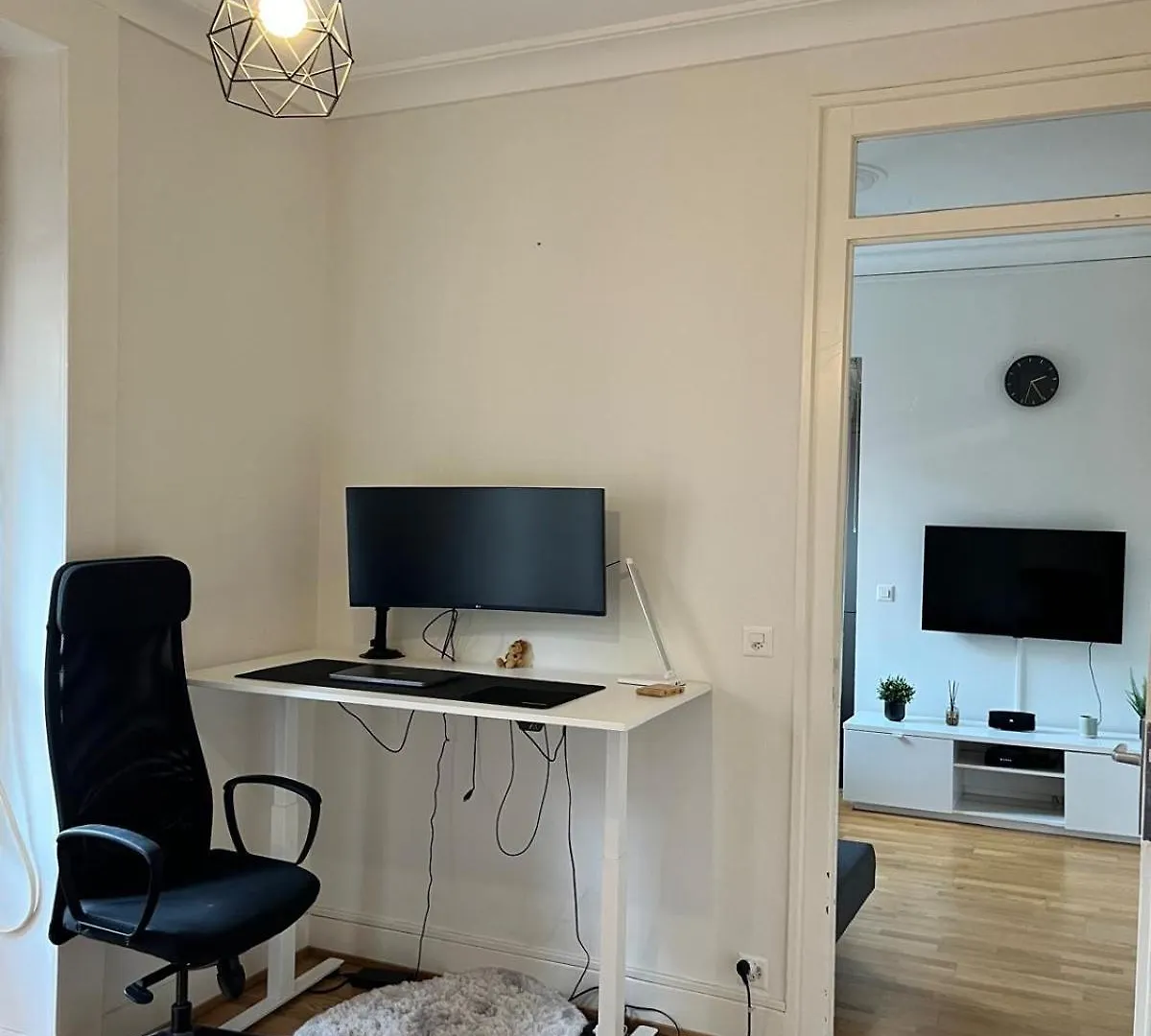 Pansiyon Private Room Geneva Eaux-Vives, 2 Min From The Lake